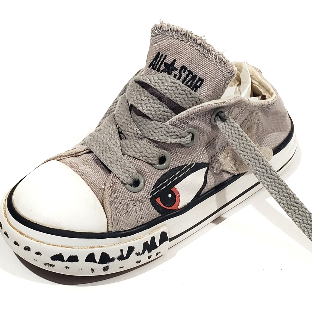 Converse All Star Chuck Taylor Canvas Low Top Shark Print w/ Fins Sneakers Sz 7